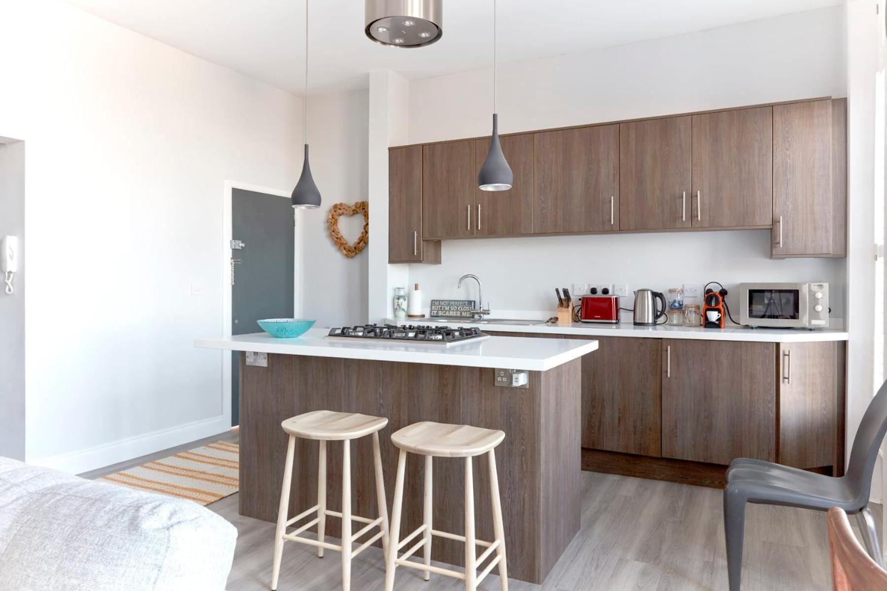 Spacious Beach Front Apartment With Stunning Sea Views Deal Exterior photo