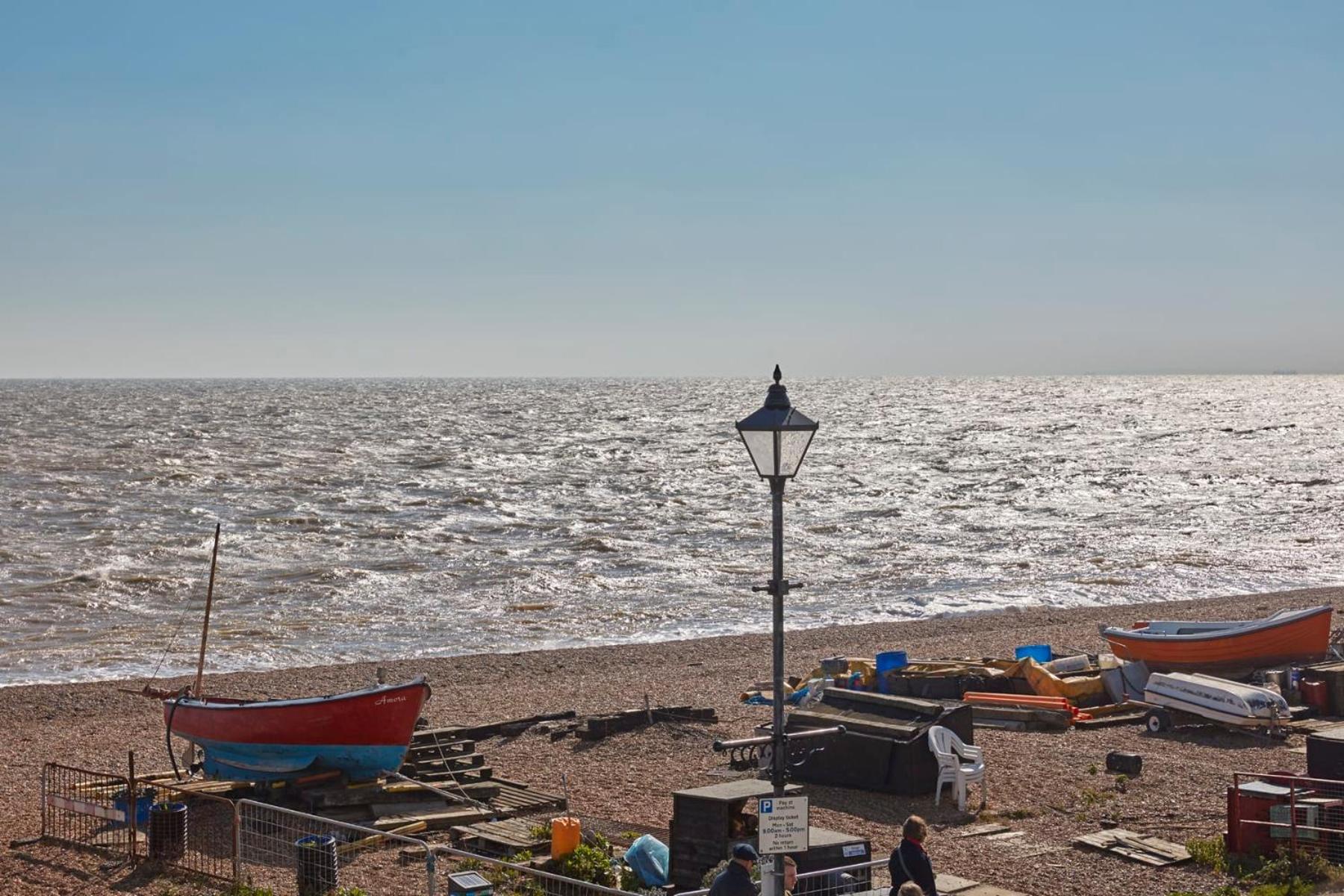 Spacious Beach Front Apartment With Stunning Sea Views Deal Exterior photo