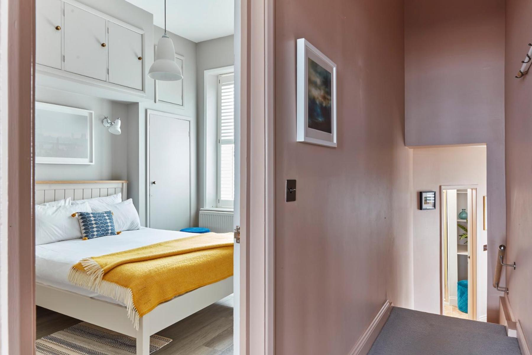 Spacious Beach Front Apartment With Stunning Sea Views Deal Exterior photo