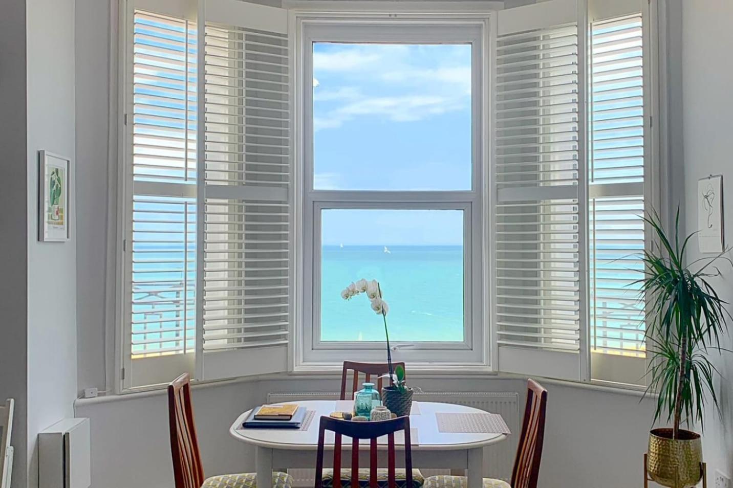 Spacious Beach Front Apartment With Stunning Sea Views Deal Exterior photo