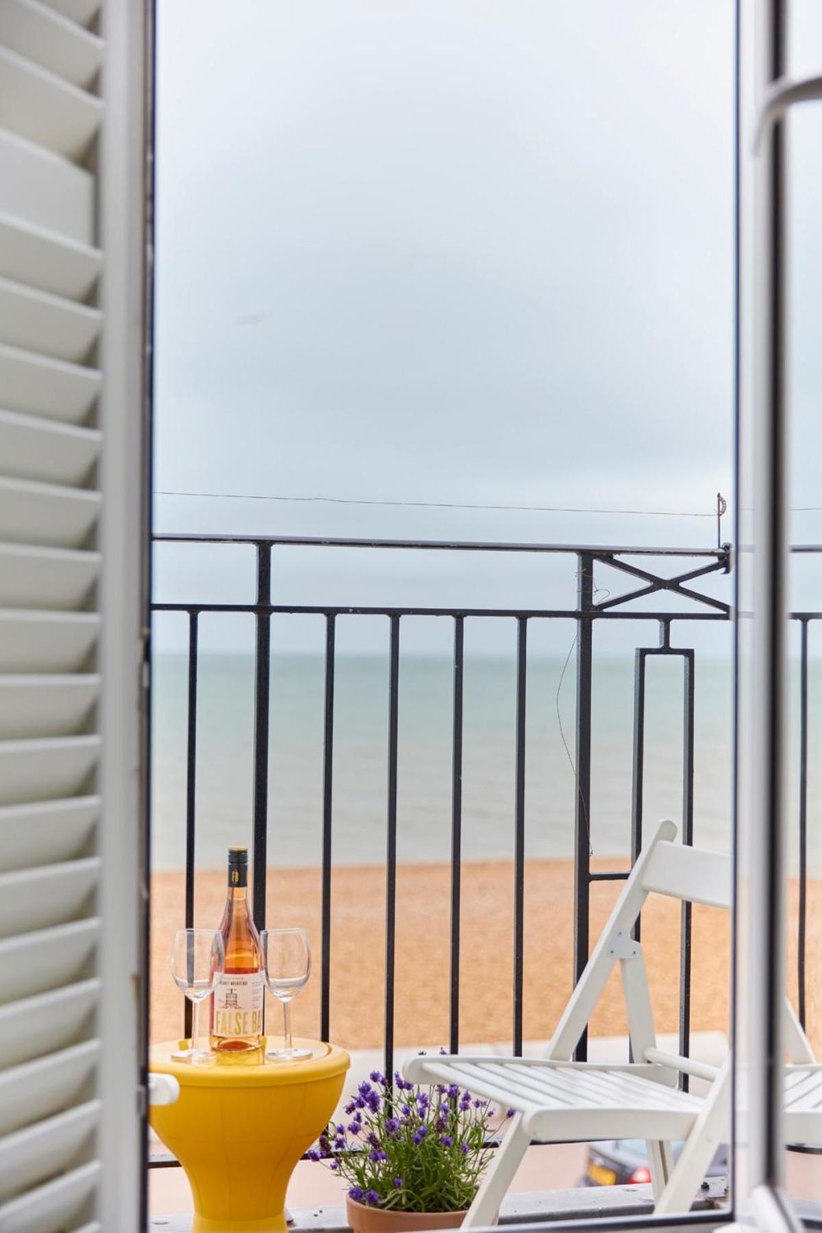 Spacious Beach Front Apartment With Stunning Sea Views Deal Exterior photo
