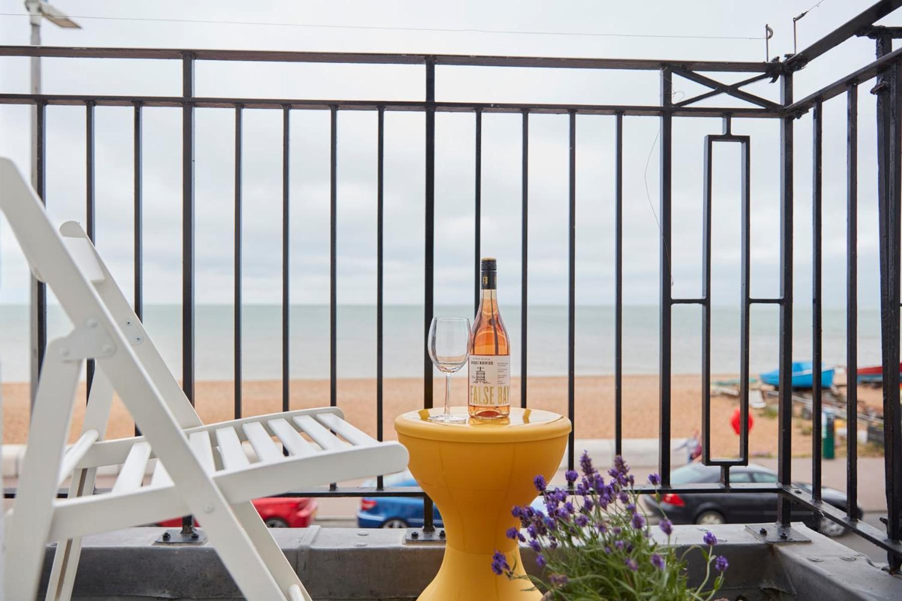 Spacious Beach Front Apartment With Stunning Sea Views Deal Exterior photo